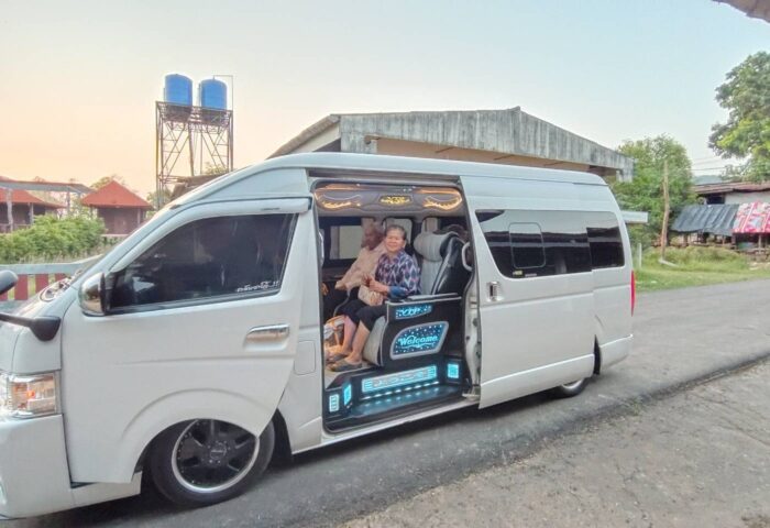 เช่ารถตู้สกลนคร VIP รับส่งสนามบิน