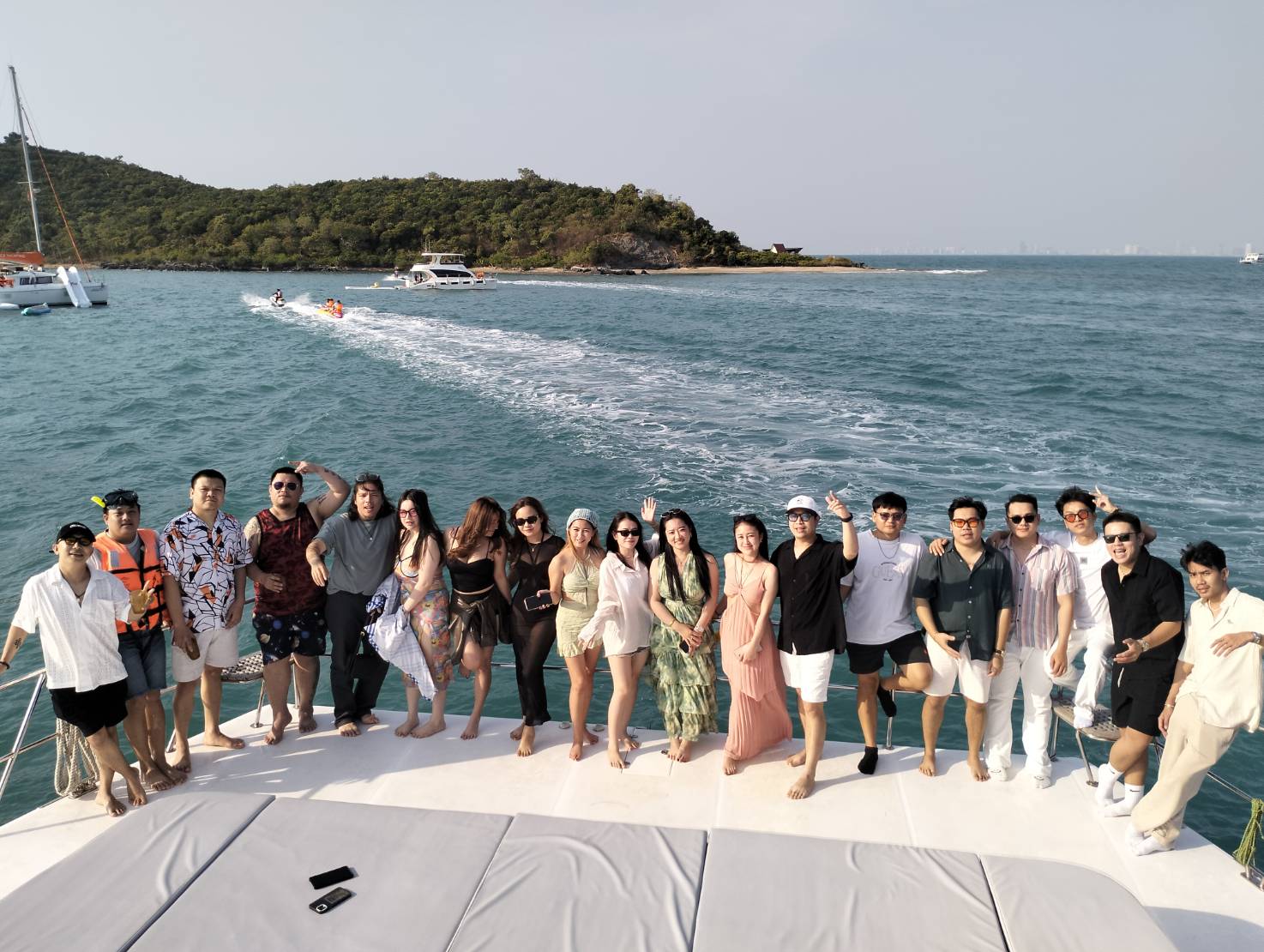 เช่ารถตู้สกลนคร ล่องเรือพัทยา เช่ารถตู้พัทยา