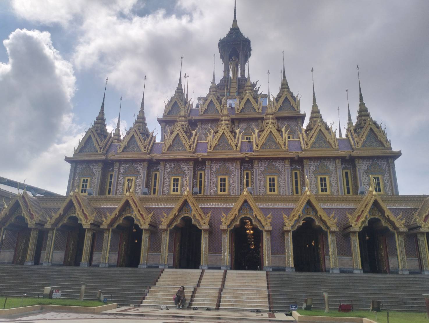เช่ารถตู้สกลนคร-อุทัยธานี-วัดท่าซุง