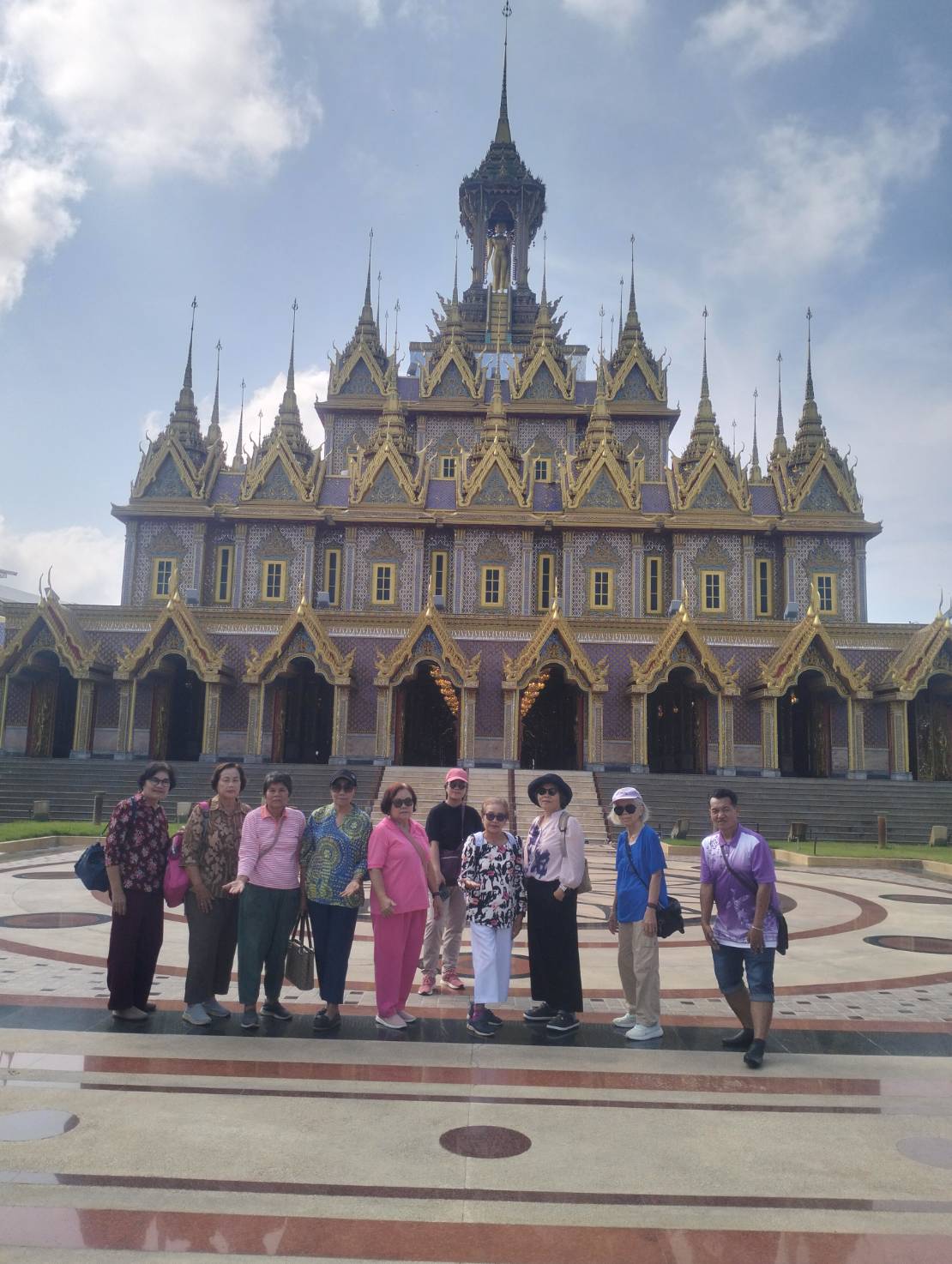 เช่ารถตู้สกลนคร-อุทัยธานี-วัดท่าซุง