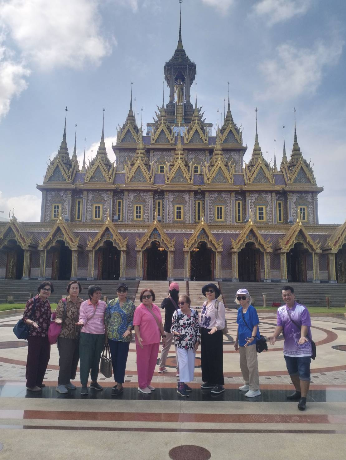 เช่ารถตู้สกลนคร-อุทัยธานี-วัดท่าซุง