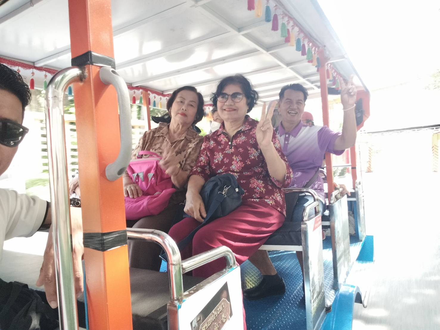 เช่ารถตู้สกลนคร-อุทัยธานี-วัดท่าซุง
