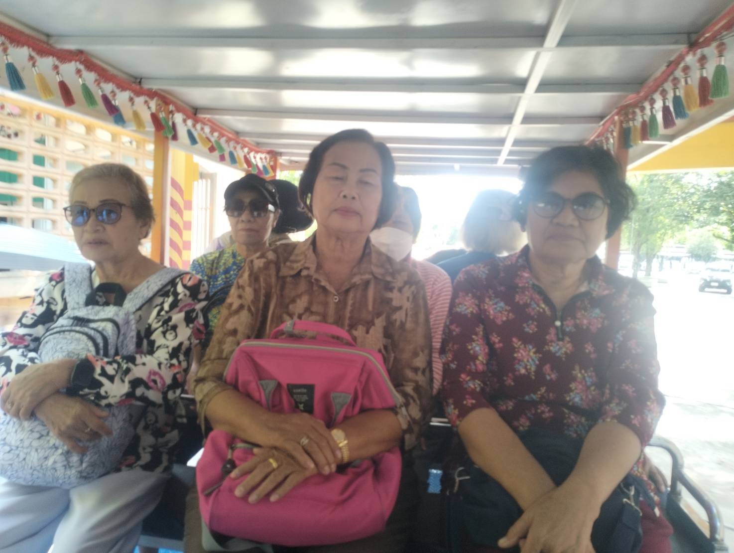 เช่ารถตู้สกลนคร-อุทัยธานี-วัดท่าซุง